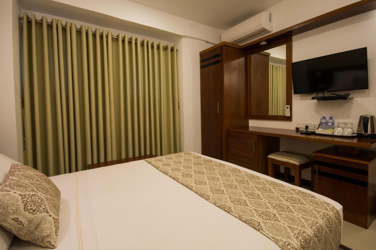 Ceyloni City Hotel Kandy Exteriör bild